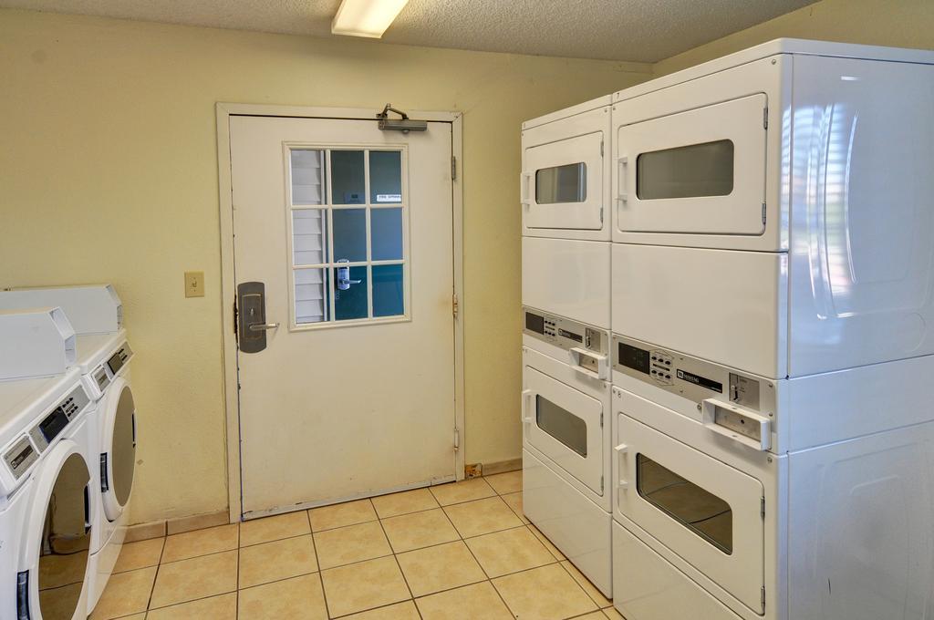 Intown Suites Extended Stay Houston Tx - Hobby Airport Buitenkant foto